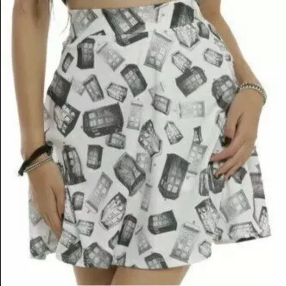 BBC Doctor Dr Who Her Universe TARDIS Police Call Box Skirt Girls XL Black White